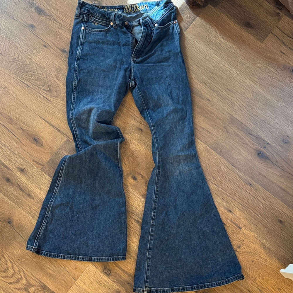 Wrangler Lainey Wilson Flare Jeans